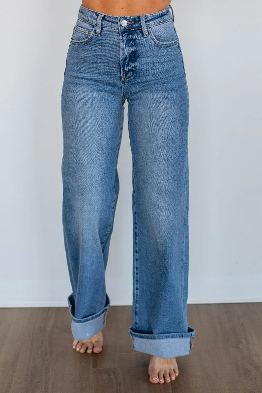 women's denim jeans with contrasting stitchingCece Risen Jeans - Medium Wash