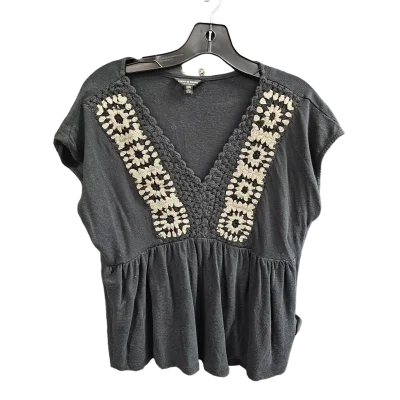 women's tops for those who want to create outfits that are both trendy and timelessBlack & Cream Top Sleeveless Lucky Brand, Size M