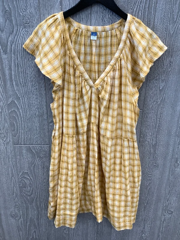 women's maternity dressesDress Casual Short By Old Navy In Yellow, Size: 2x